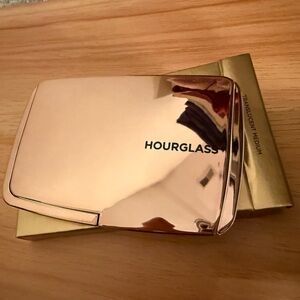Hourglass VANISH Airbrush Pressed Powder—- NEW!!! Translucent Medium